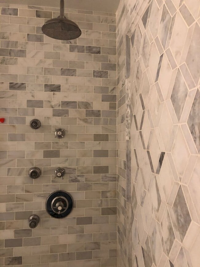 Building Photo - 411 W Ontario St