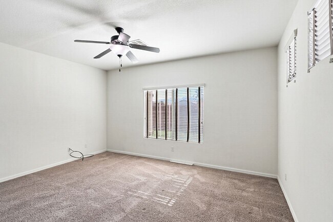 Building Photo - Lovely Northwest Gated Community Home