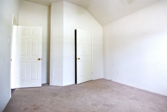 Building Photo - 9700 Summer Dr