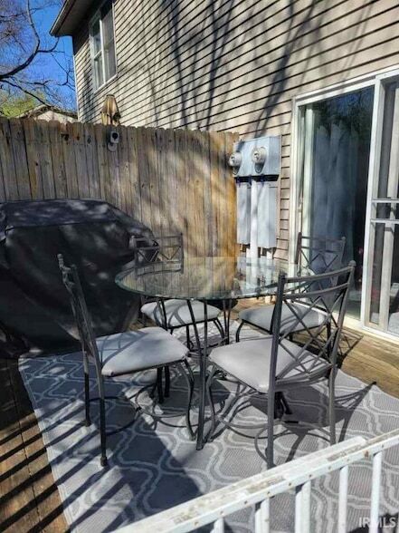 Building Photo - 613 Pines Ln