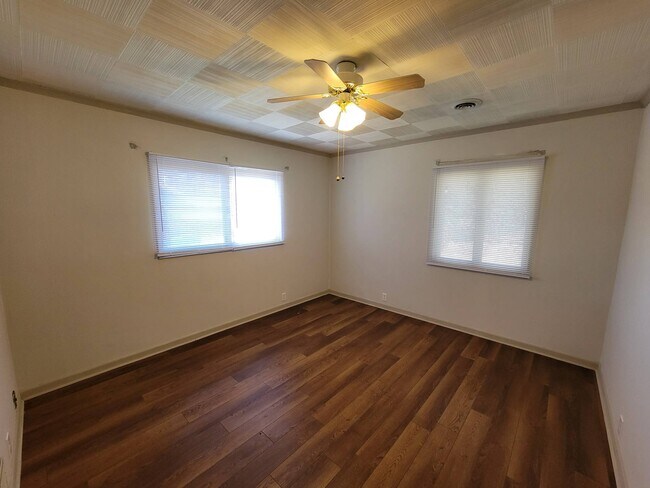 Building Photo - 477 Civitan St