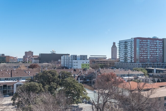 Building Photo - Live in the Heart of West Campus!