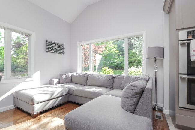 Building Photo - 22 Allen St