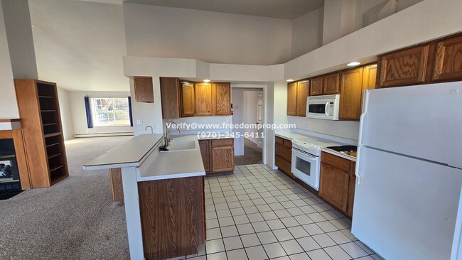 Building Photo - 3 bed 2 bath Home Conveniently located off...