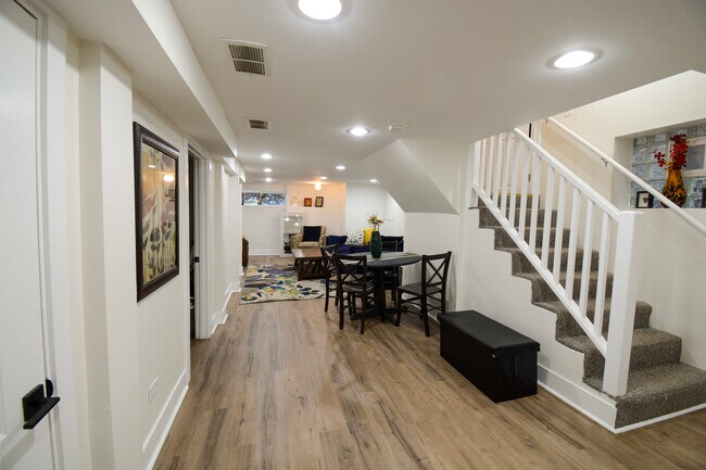 Building Photo - 4947 W Parker Ave