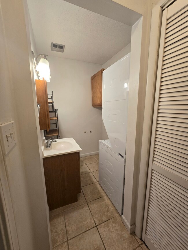 Building Photo - 811 Marvin St