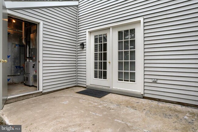 Building Photo - 730 Cambridge Ct