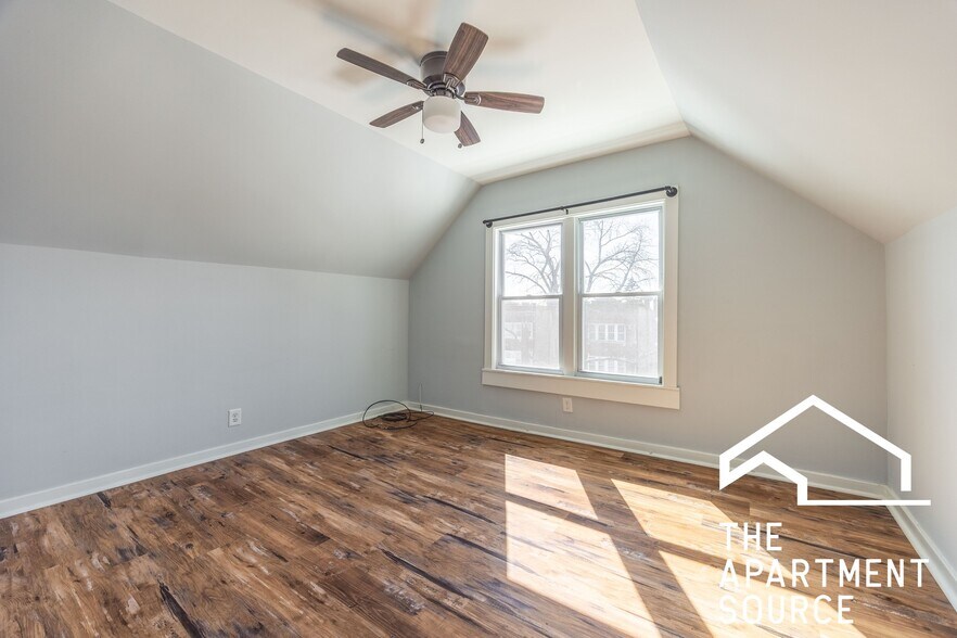 Building Photo - 5128 W Henderson St