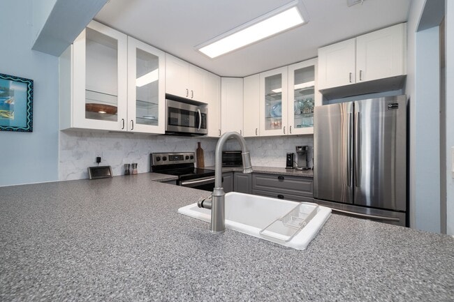 Building Photo - Vacation, Furnished, Townhome 2 Bed/ 1.5 B...