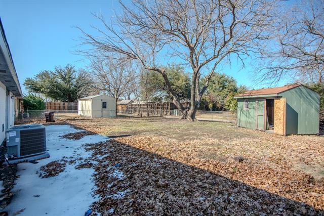 Building Photo - 1913 Fairfield Dr