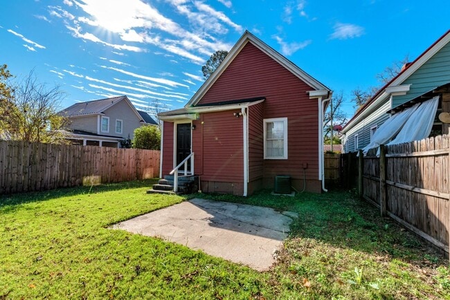 Building Photo - 1 bed/1 bath house for rent close to Downtown Augusta, with off-street parking!