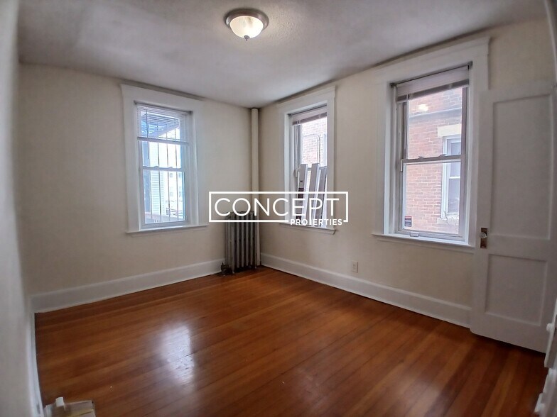 Building Photo - 15 Barrows St