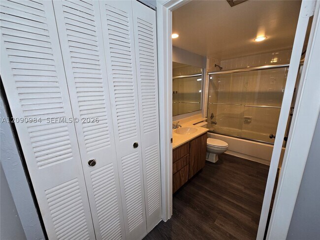 Building Photo - 1526 Whitehall Dr