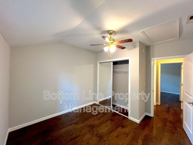 Building Photo - 2633 Kenhill Dr