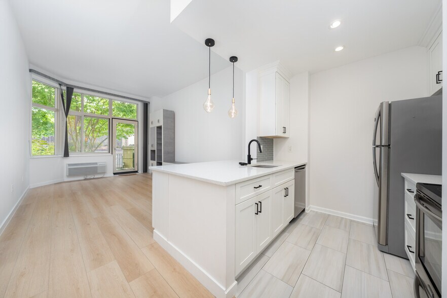 Primary Photo - 20 2nd St