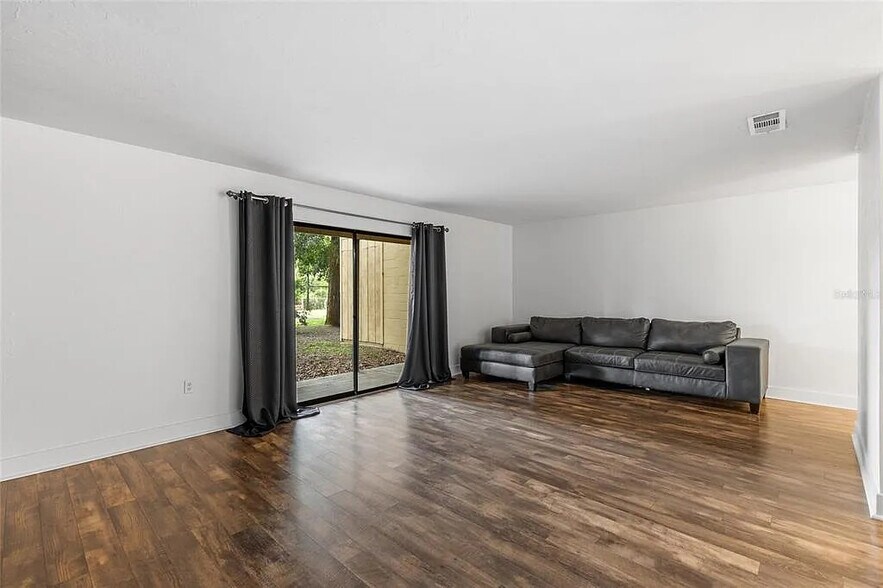 Living Room - 507 NW 39th Rd