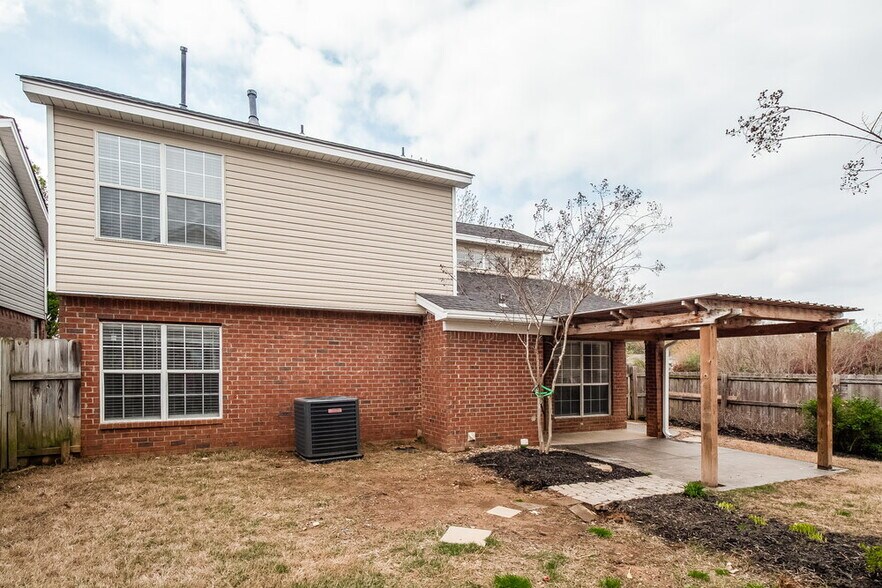 Building Photo - 6844 Charlotte Dr