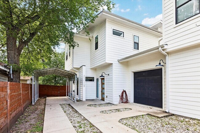 Building Photo - 4506 Russell Dr