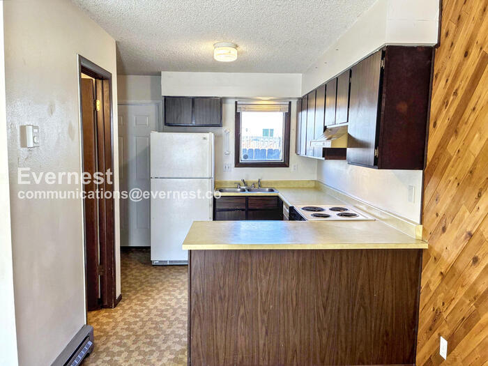 Building Photo - 3005 Ross Dr