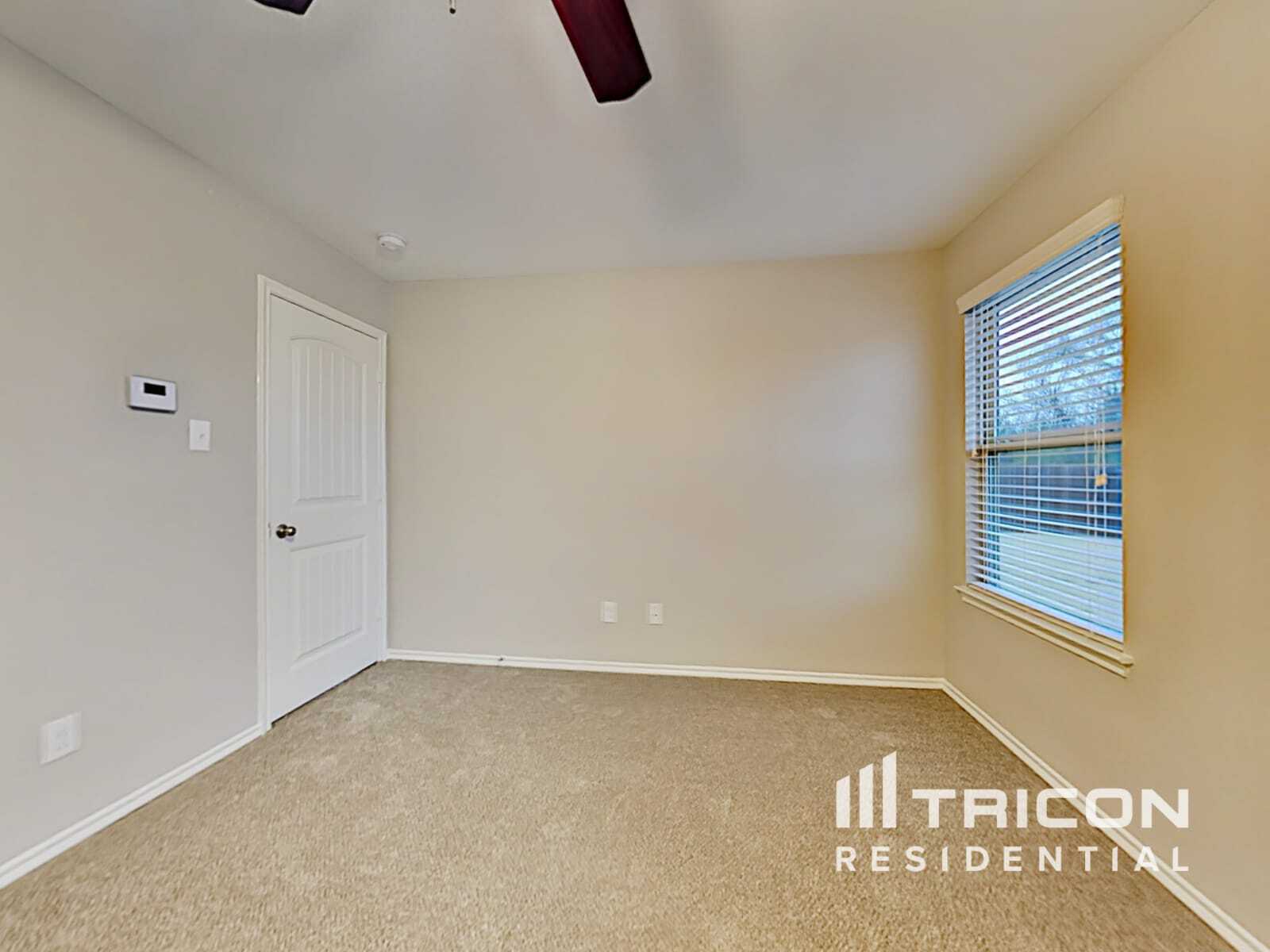 Building Photo - 3025 Iris Dr