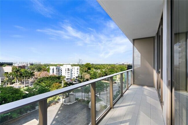 Building Photo - 2678 Tigertail Ave