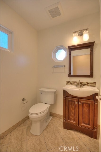 Building Photo - 1367 E Windsor Rd