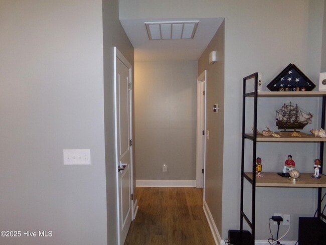 Building Photo - 204 Murdock Way