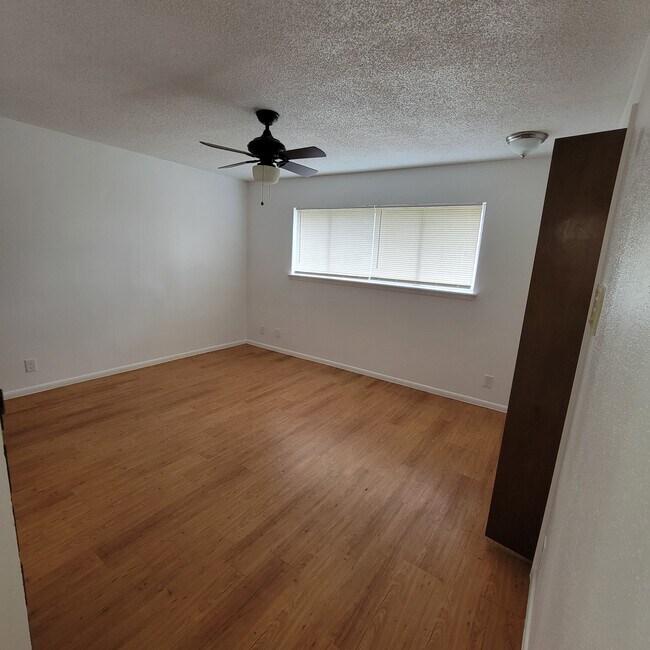 Building Photo - 3326 Scenic Ln