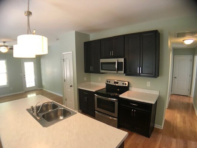 Building Photo - Contemporary Duplex in Prime Downtown Cary...