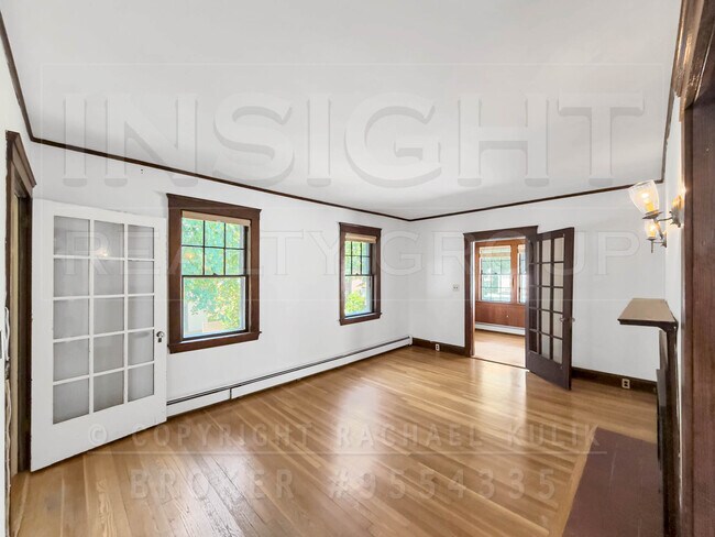 Building Photo - 61 Moraine St