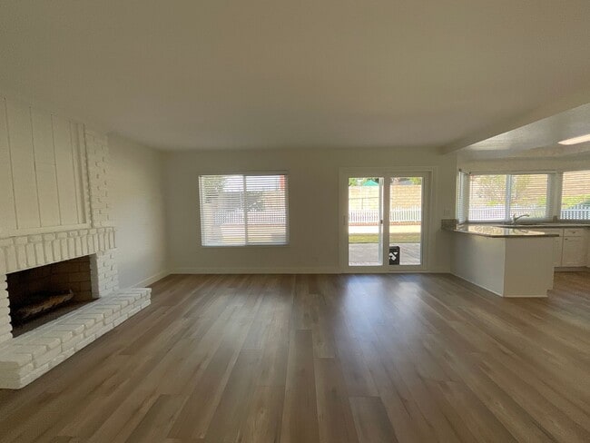 Building Photo - 4 Bedroom 3 Bath 2 Story Home With Family ...