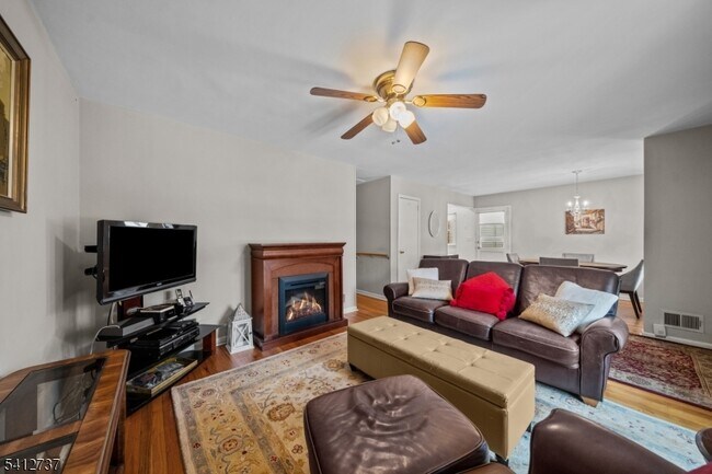 Building Photo - 784 Cherry St