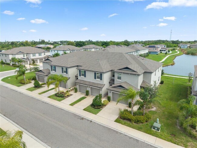 Building Photo - 724 Royal Empress Dr