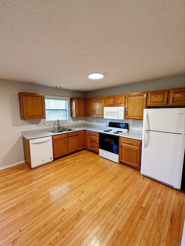 Building Photo - Southwest Springfield, All Brick,  David H...