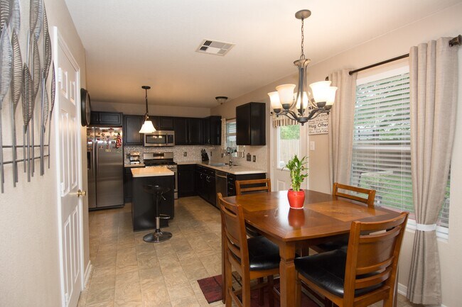 Building Photo - 16933 Scenic Knoll