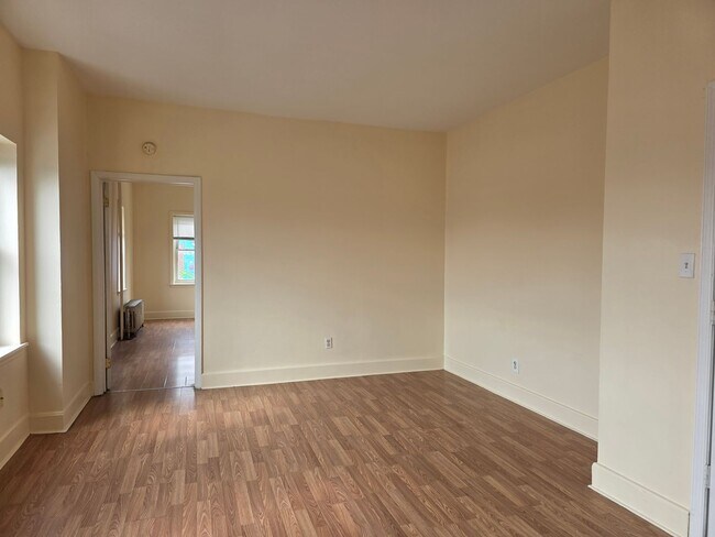 Building Photo - 100 N Franklin St