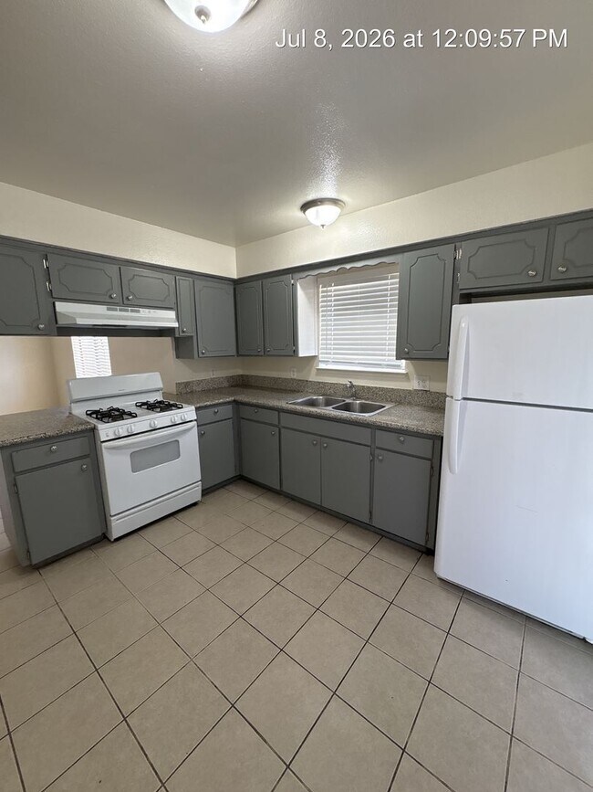 Building Photo - 3156