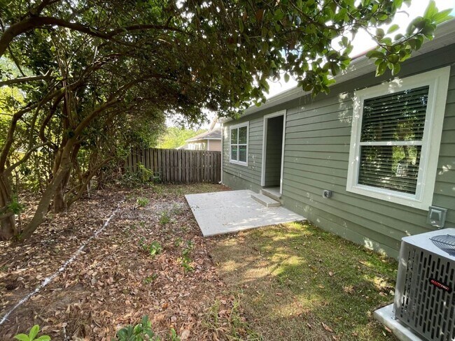 Building Photo - Newer 3/2 in Turkey Creek!