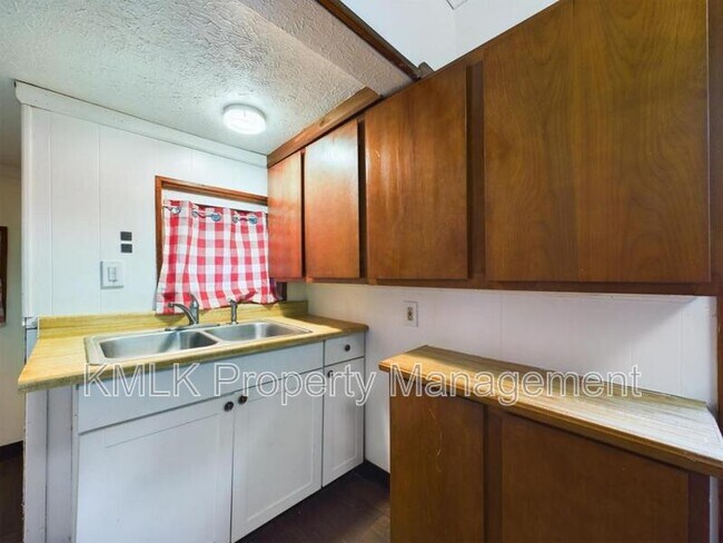 Building Photo - 1128 Cordova Ave