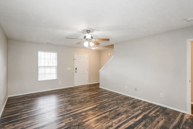 Building Photo - 2878 Creekbend Dr