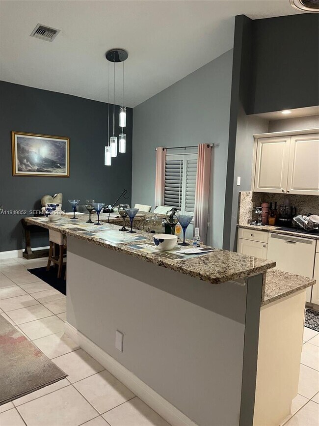 Building Photo - 3212 Anthony Cir S