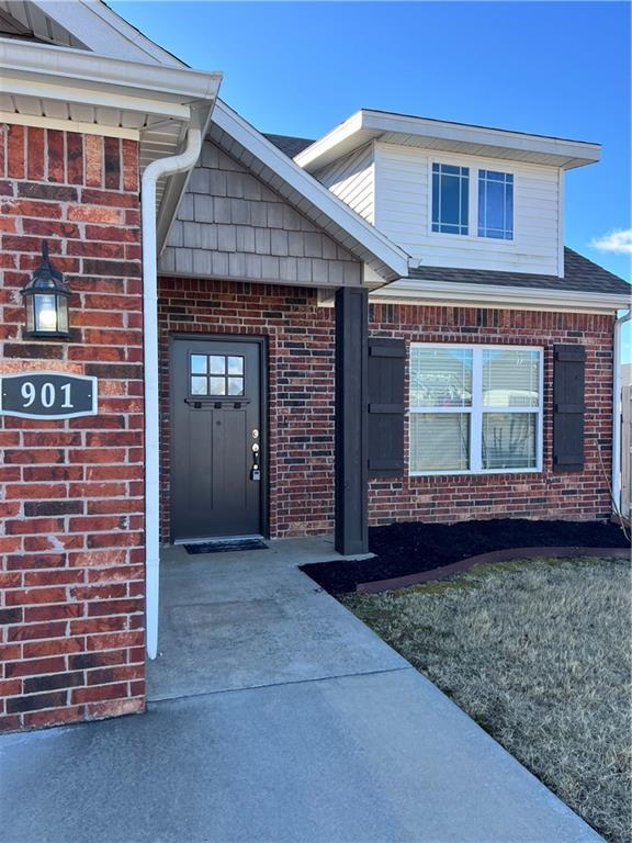 Building Photo - 901 Sassafras Ln