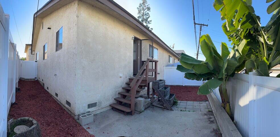 Primary Photo - 7741 Newman Ave