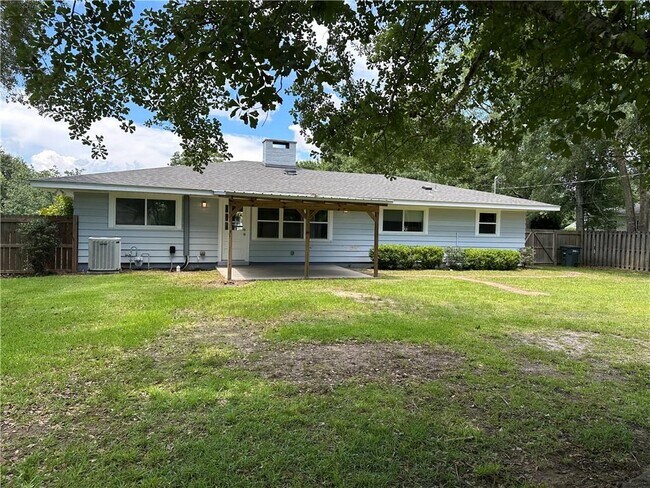Building Photo - 311 W Marigold Ave