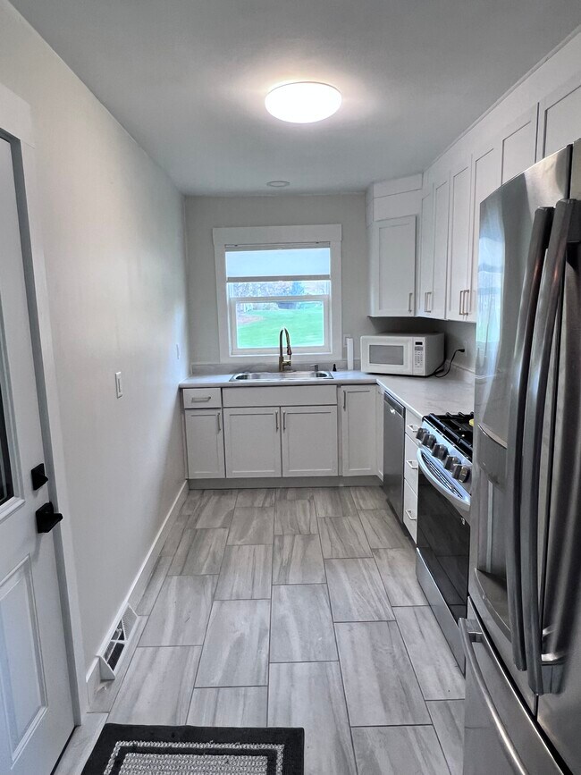 Building Photo - 1694 Earl Dr