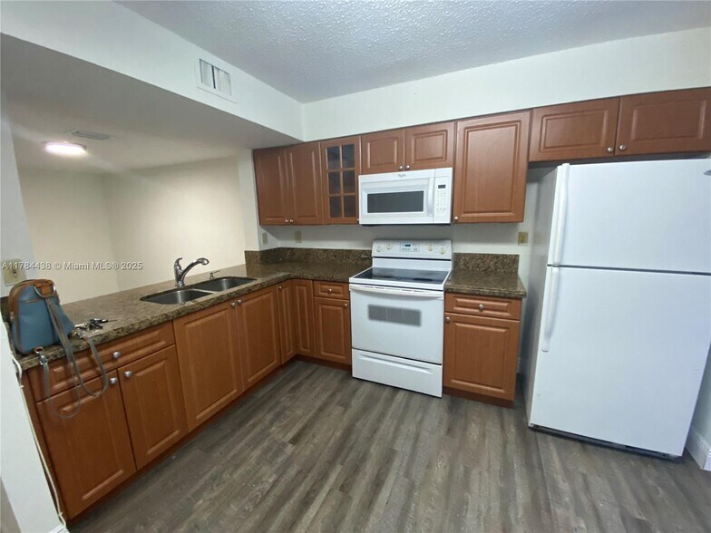 Building Photo - 8250 SW 149th Ct