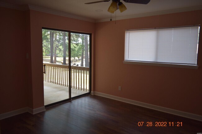 Building Photo - 1100 Woodlawn Ave