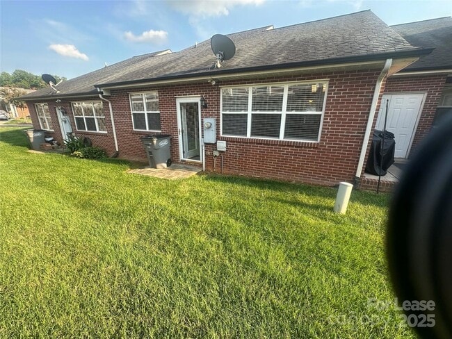 Building Photo - 6277 Alyssum Pl