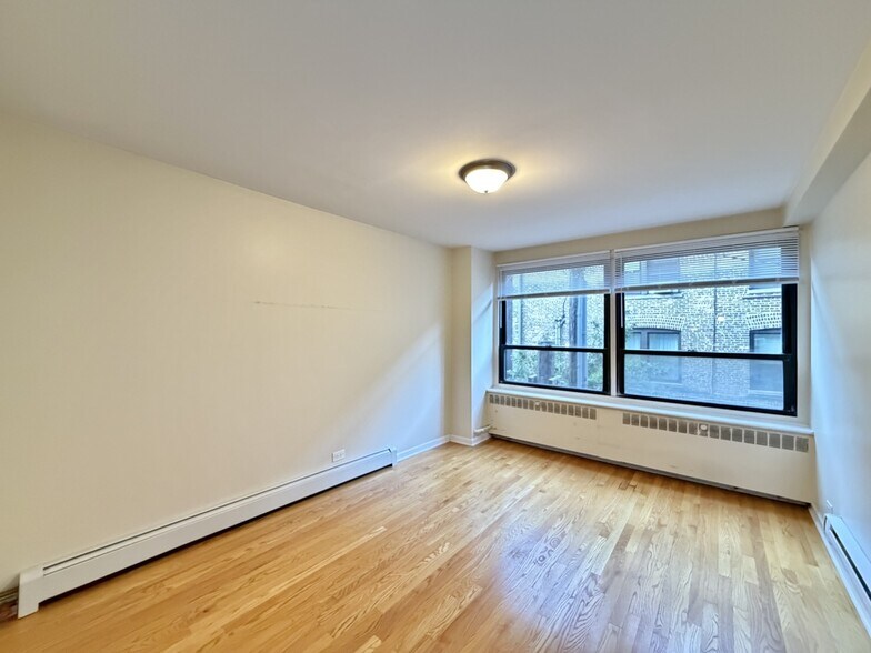 Building Photo - 4180 N Marine Dr