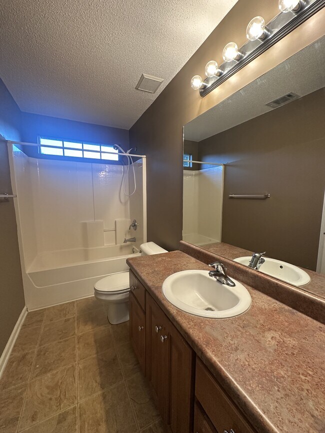 Building Photo - 12 Bass Rock Ct